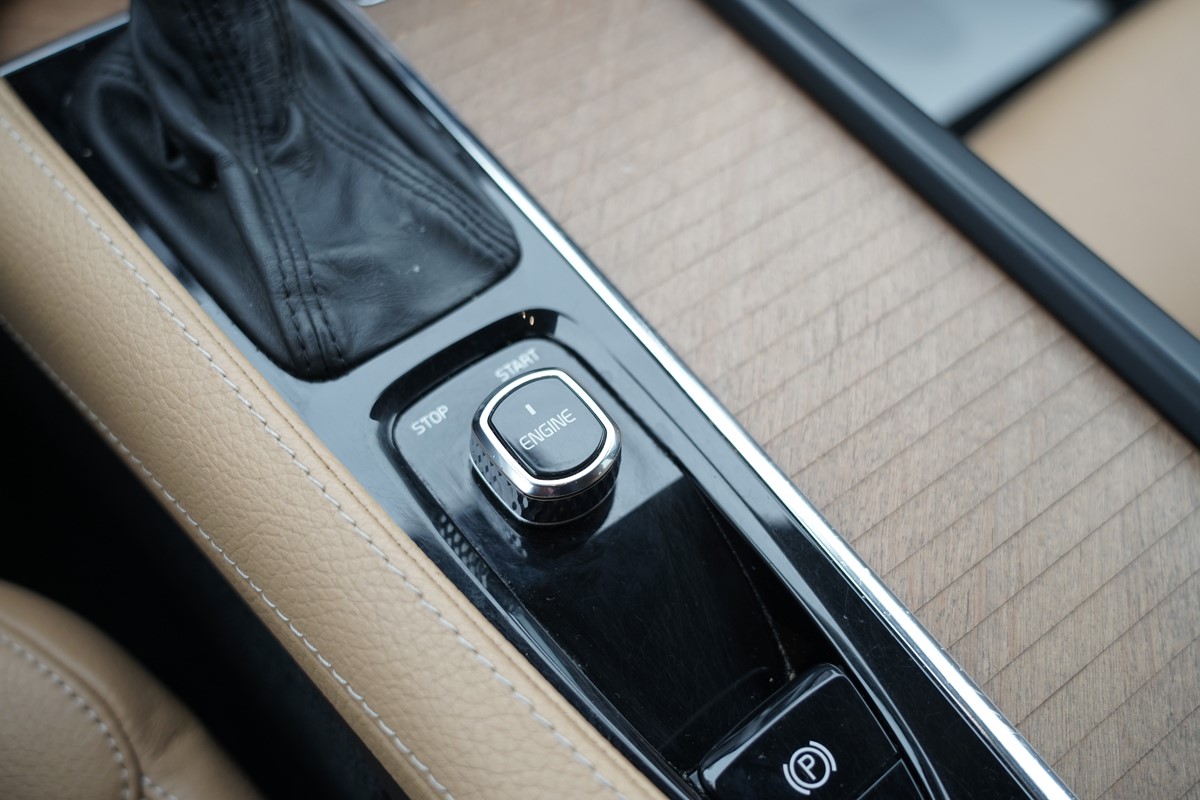 Volvo
 XC90 
 D5