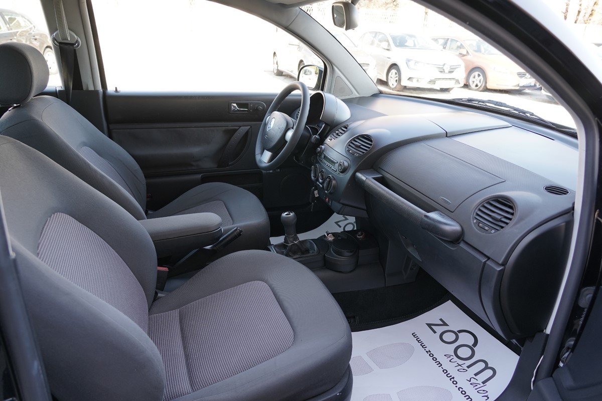 Volkswagen New Beetle
 1,6 BENZIN