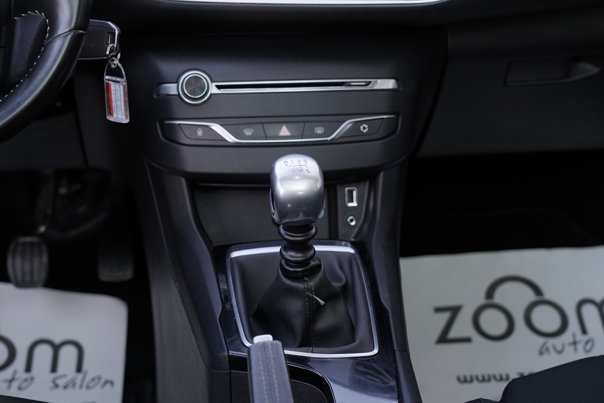 Peugeot 308 EXECUTIVE 1.6 BLUEHDI
