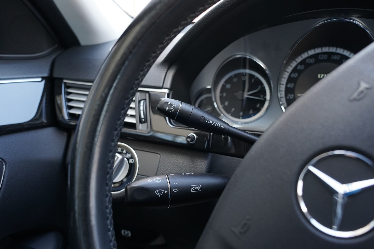 Mercedes-Benz E-Class
 E 220 CDI AVANTGARDE