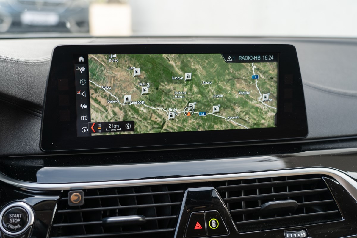 BMW
 5-Series 520 D XDRIVE