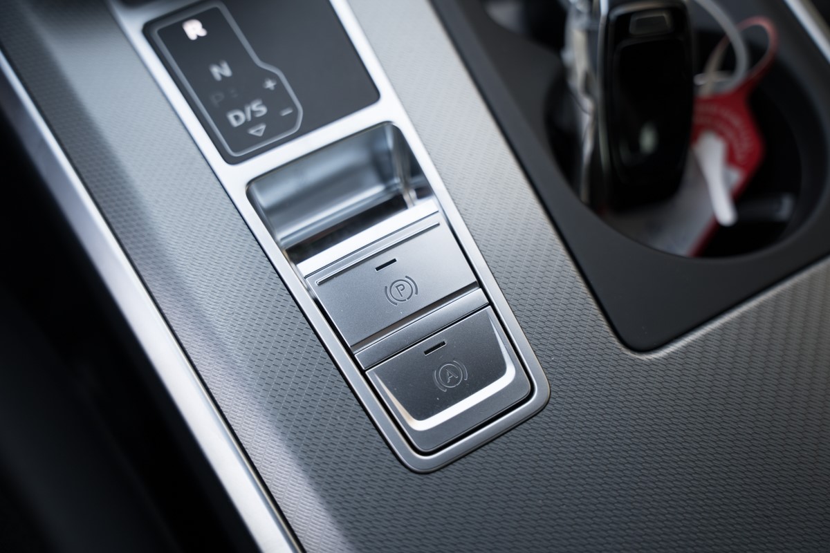 Audi A6
 2.0 TDI S line