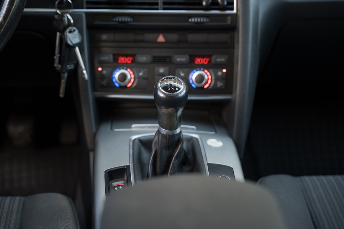 Audi A6
 2.0 TDI 
