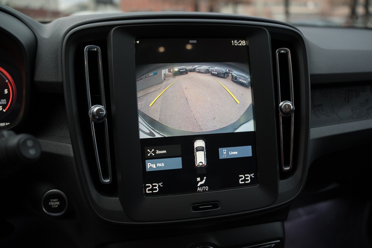 Volvo
 XC40 2.0 D D3