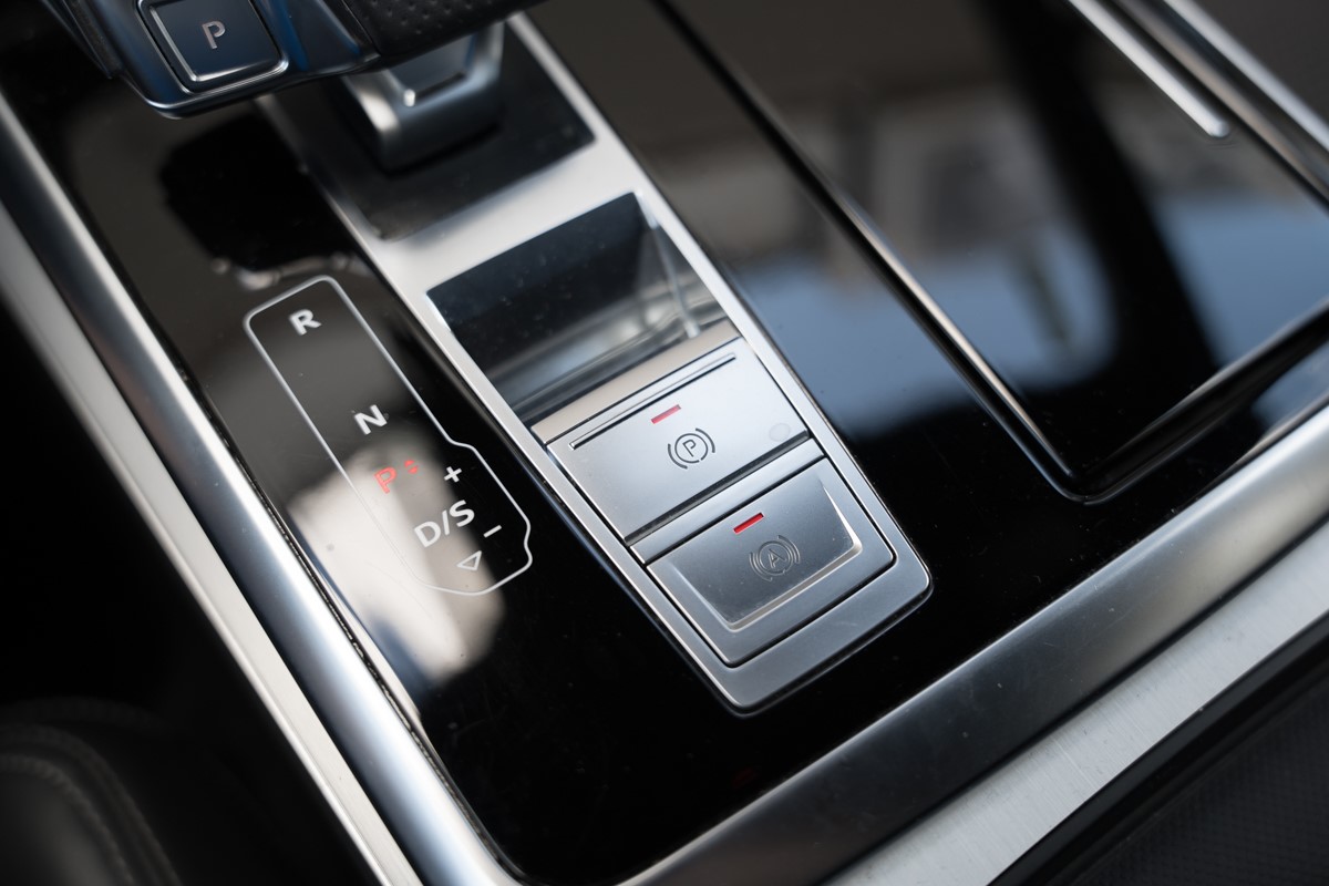 Audi Q7
 3.0 TDI S line QUATTRO
