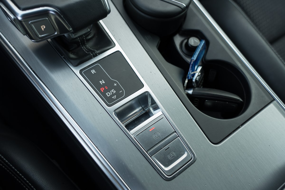 Audi A6
 50 TDI S line