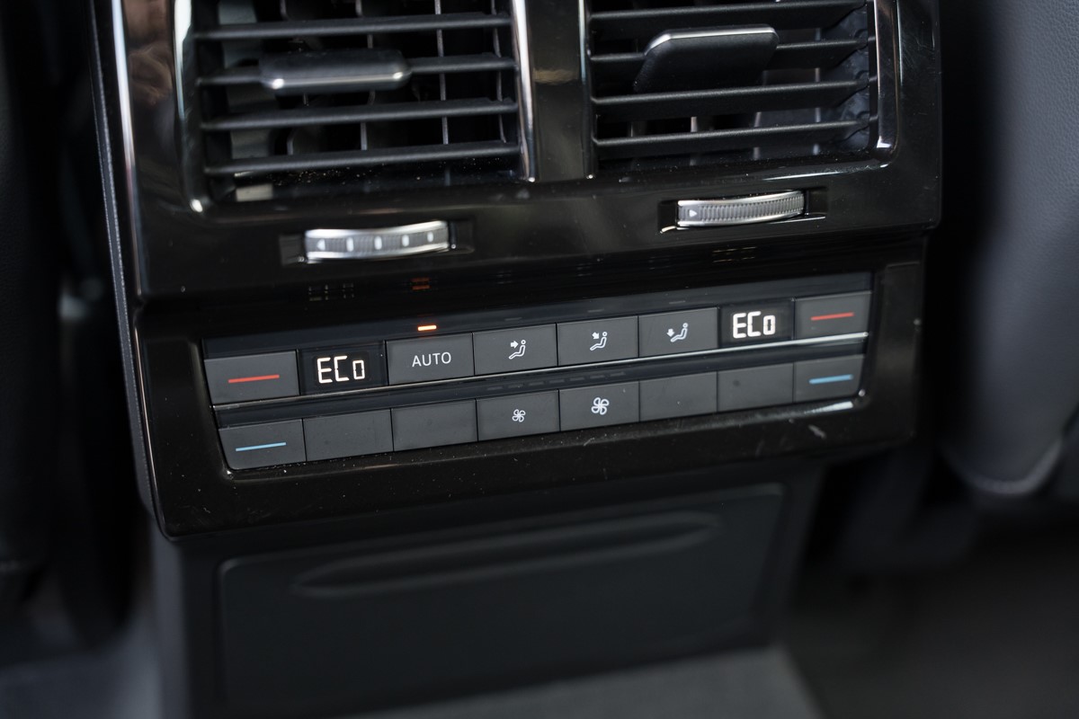 Volkswagen Touareg
 3.0 TDI R line 4MOTION