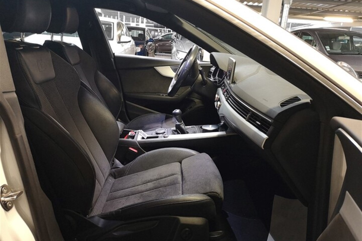 Audi A5
 2.0 TDi Sportback S line