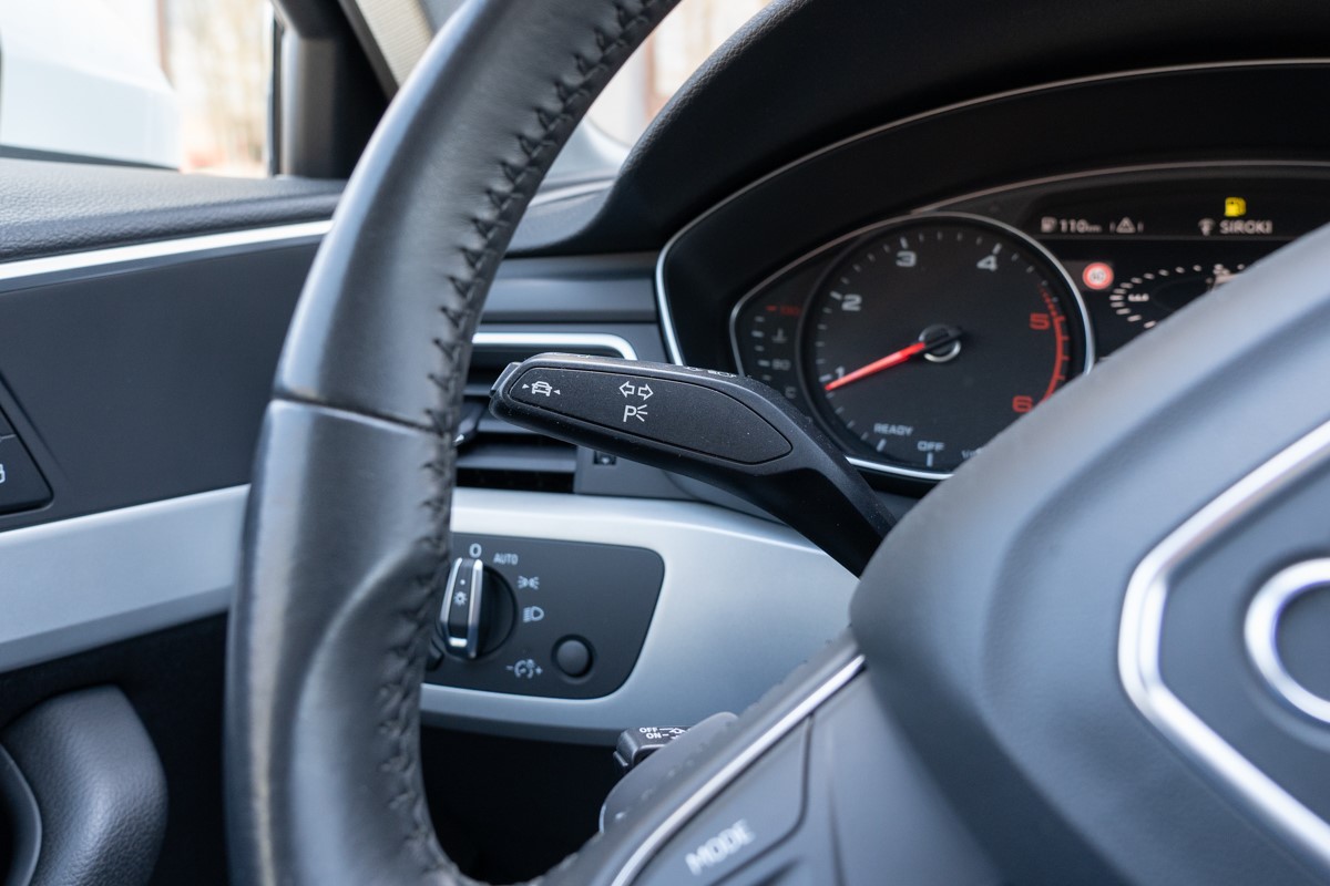 Audi A4
 2.0 TDi Ultra S-tronic Business