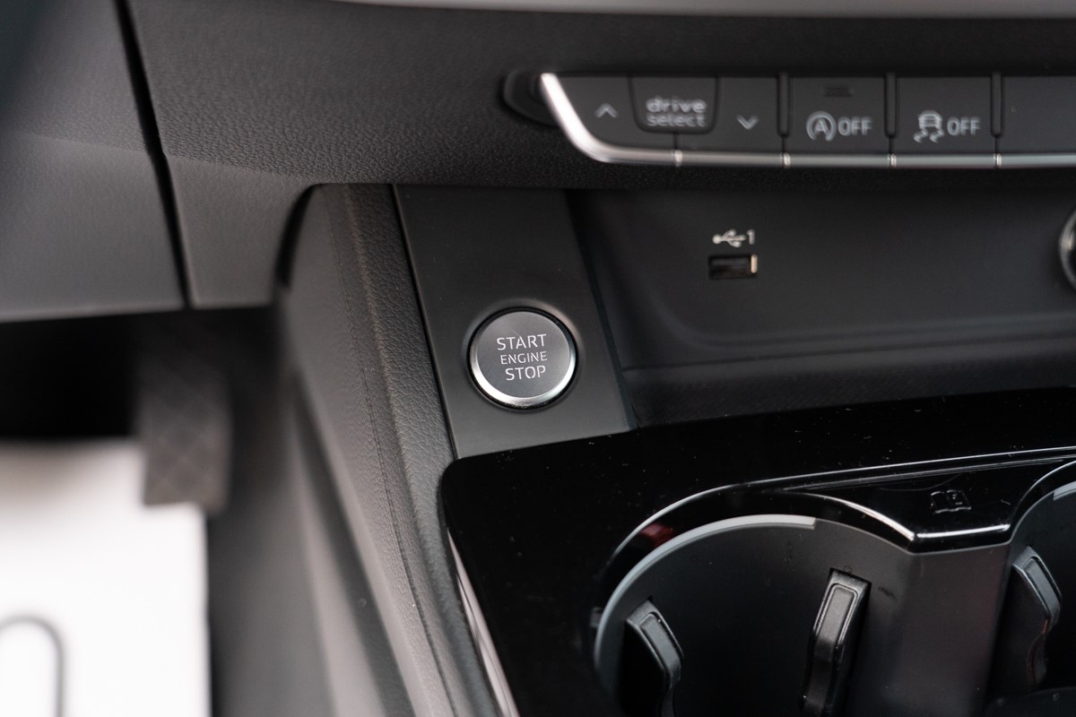 Audi A4
 35 TDI