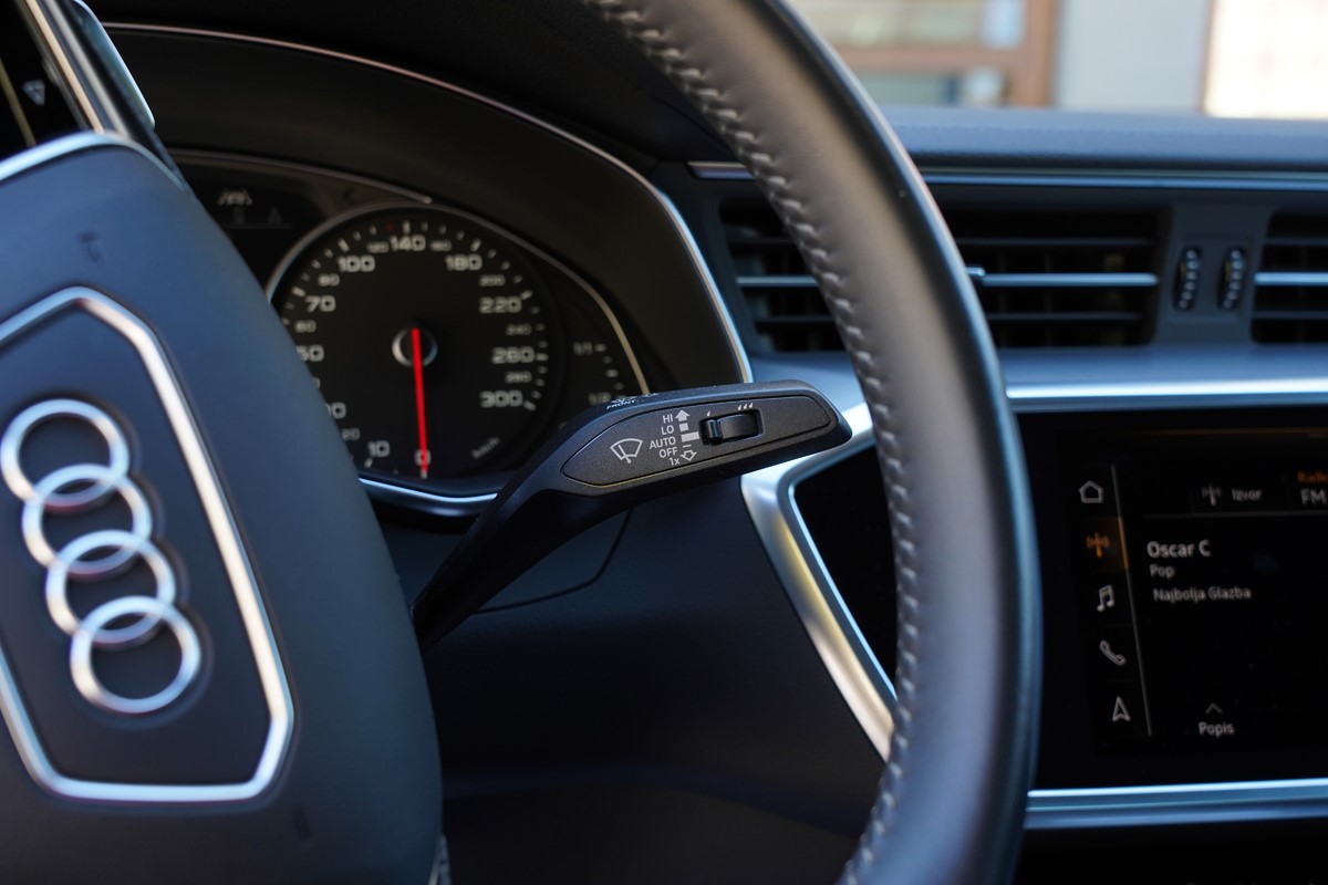 Audi A6
 40 TDI S-LINE S-TRONIC