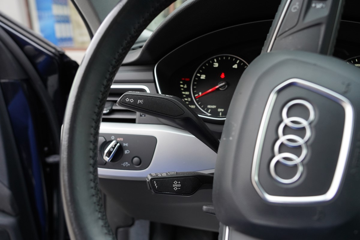 Audi A4
 2.0 TDI