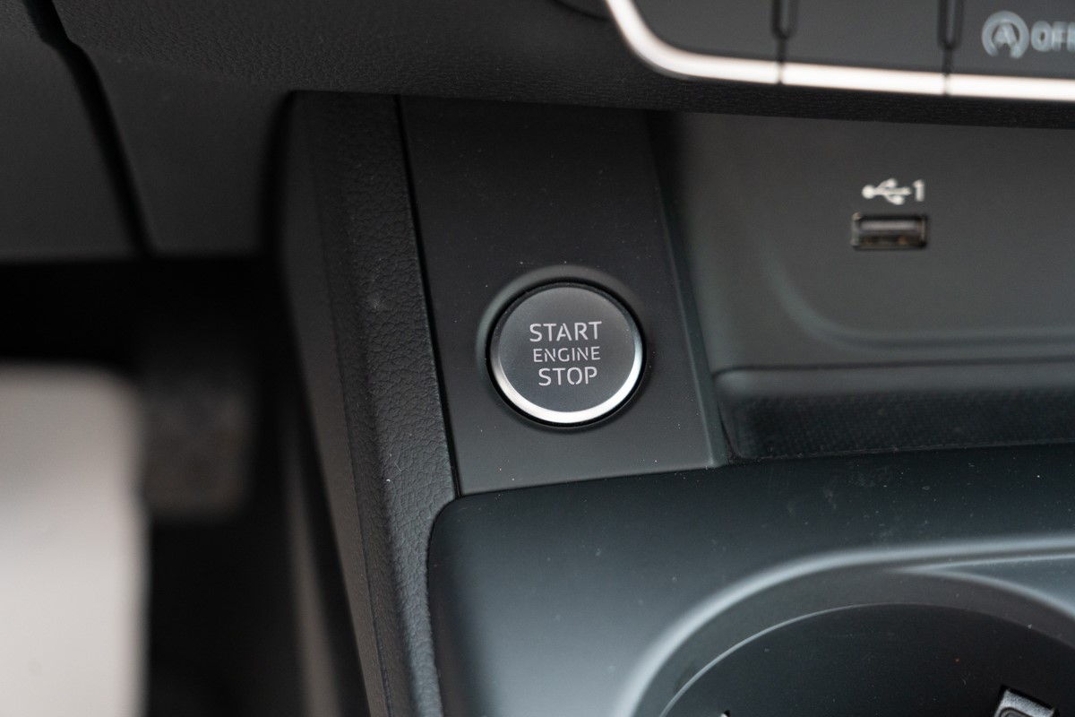 Audi A4
 30 TDI S-Tronic Business