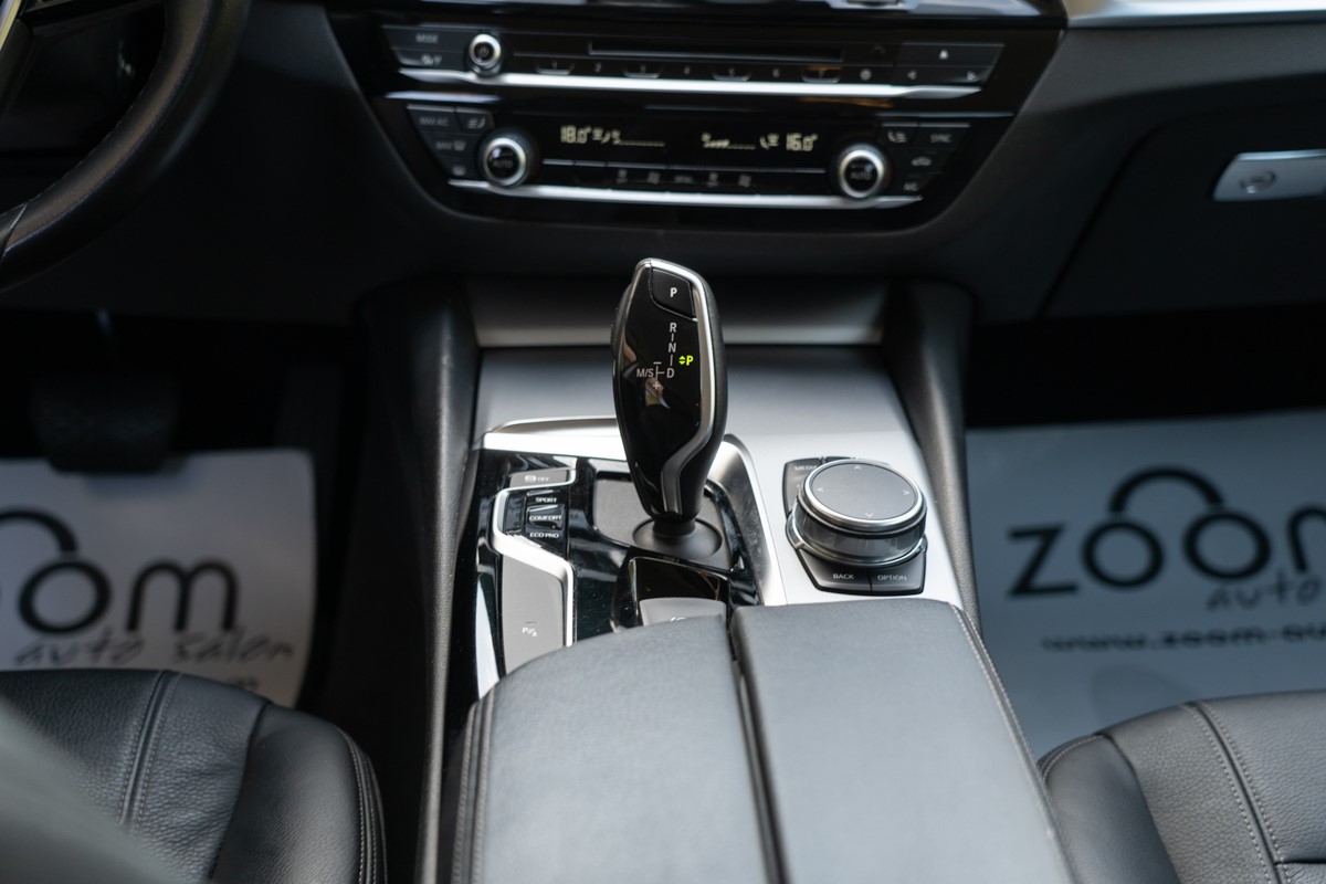 BMW
 5-Series 520d