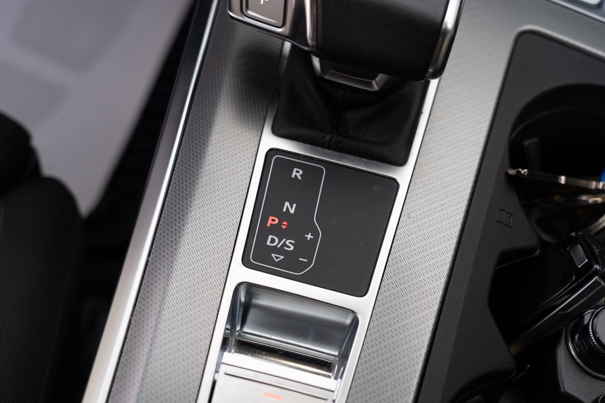 Audi A6
 3,0 TDI 50 Quattro
