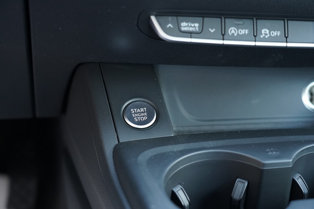 Audi A4
 2.0 TDI ULTRA 150 BUSINESS LINE