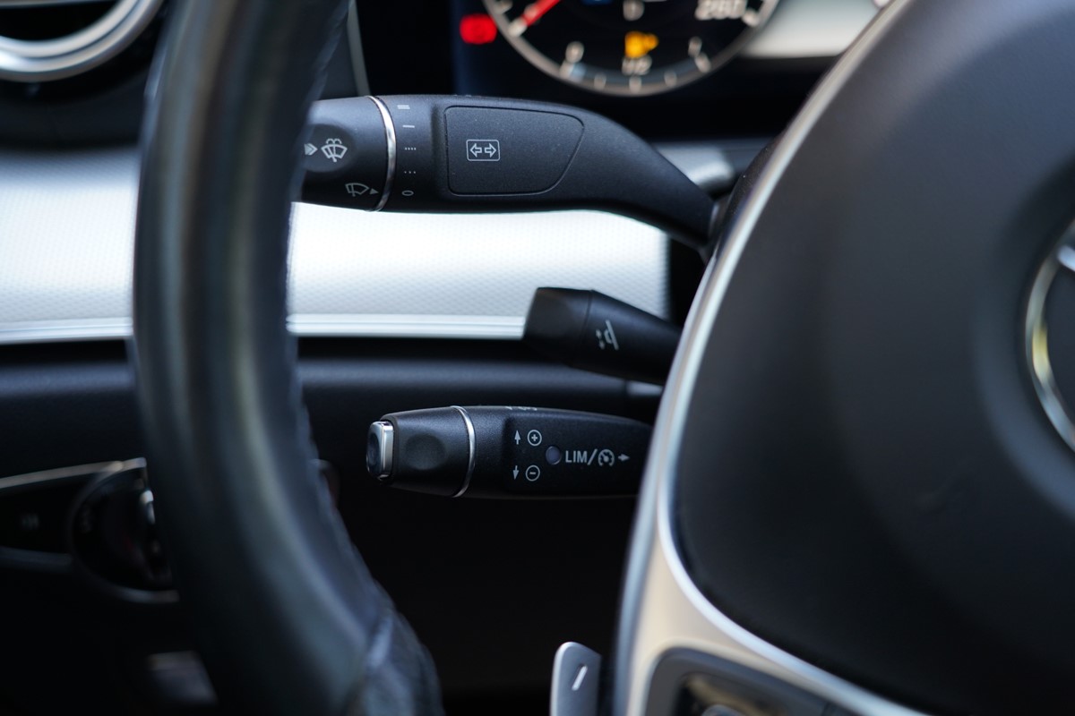Mercedes-Benz E-Class
 220 CDI AMG 