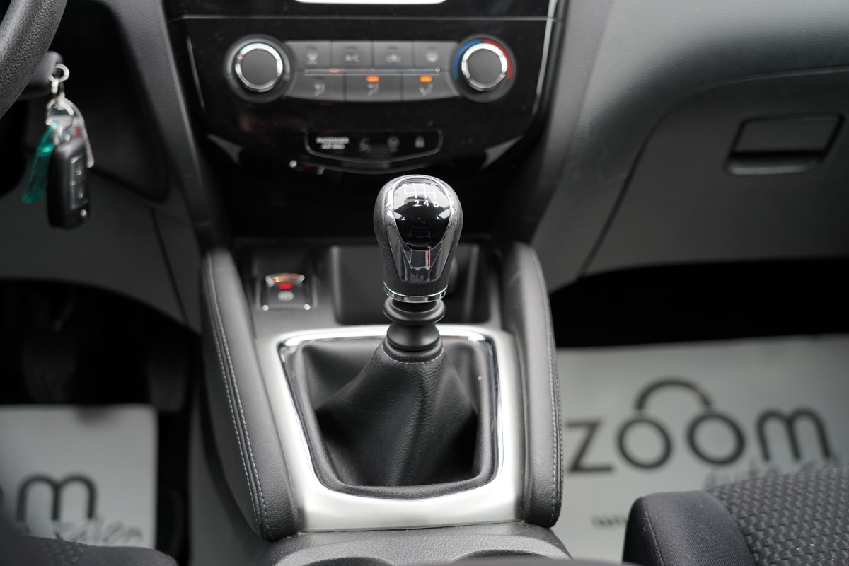 Nissan
 Qashqai 1.5 DCI