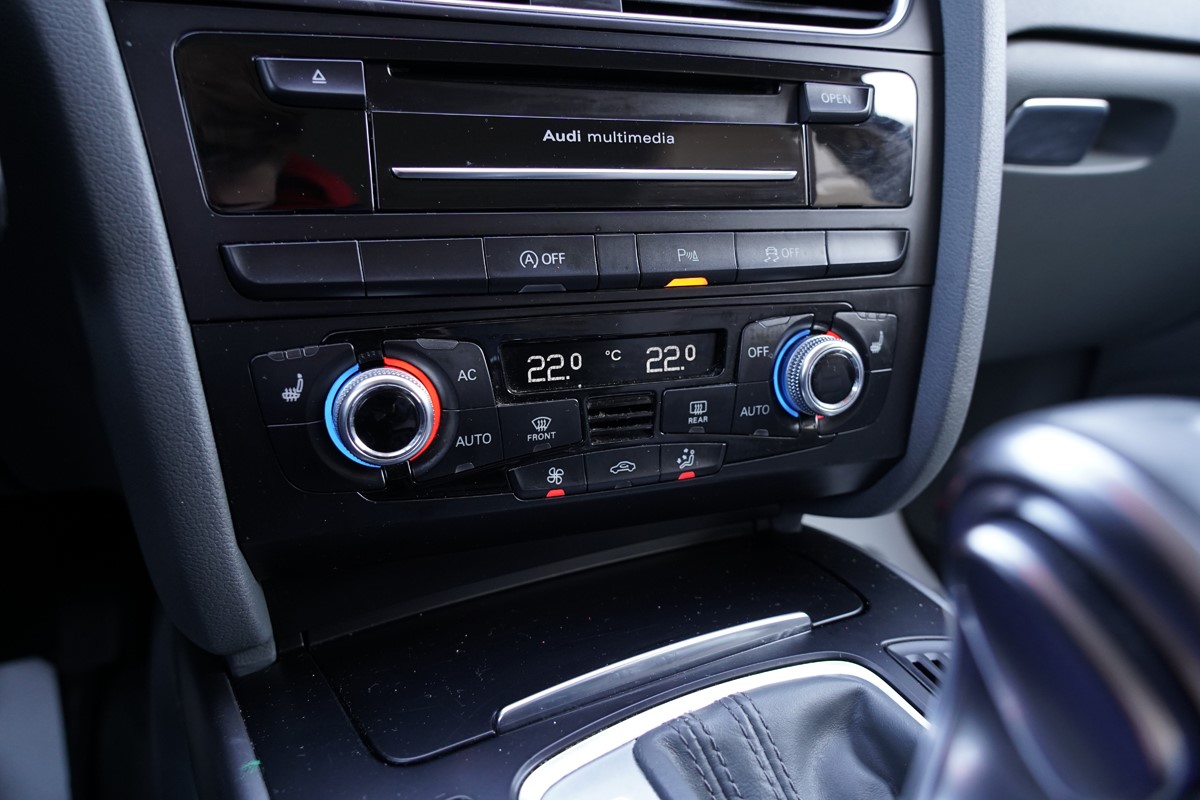 Audi A4
 2.0 TDI