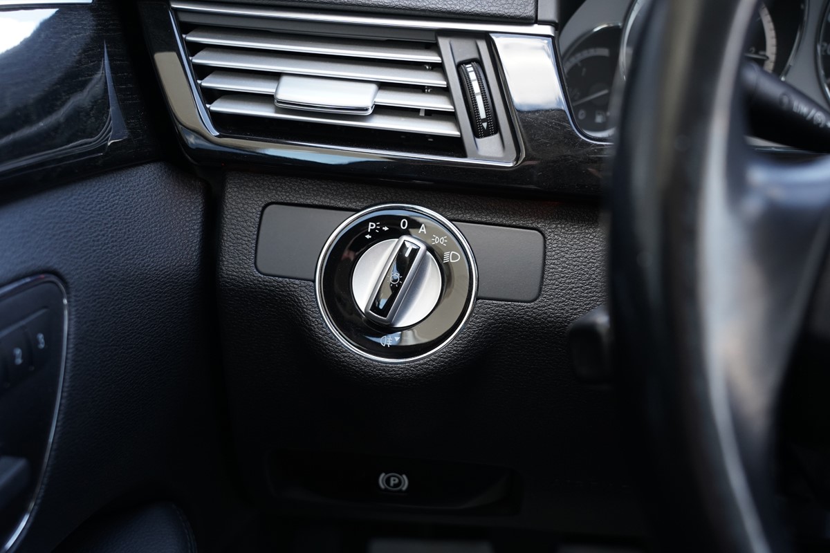 Mercedes-Benz E-Class
 E 220 CDI AVANTGARDE