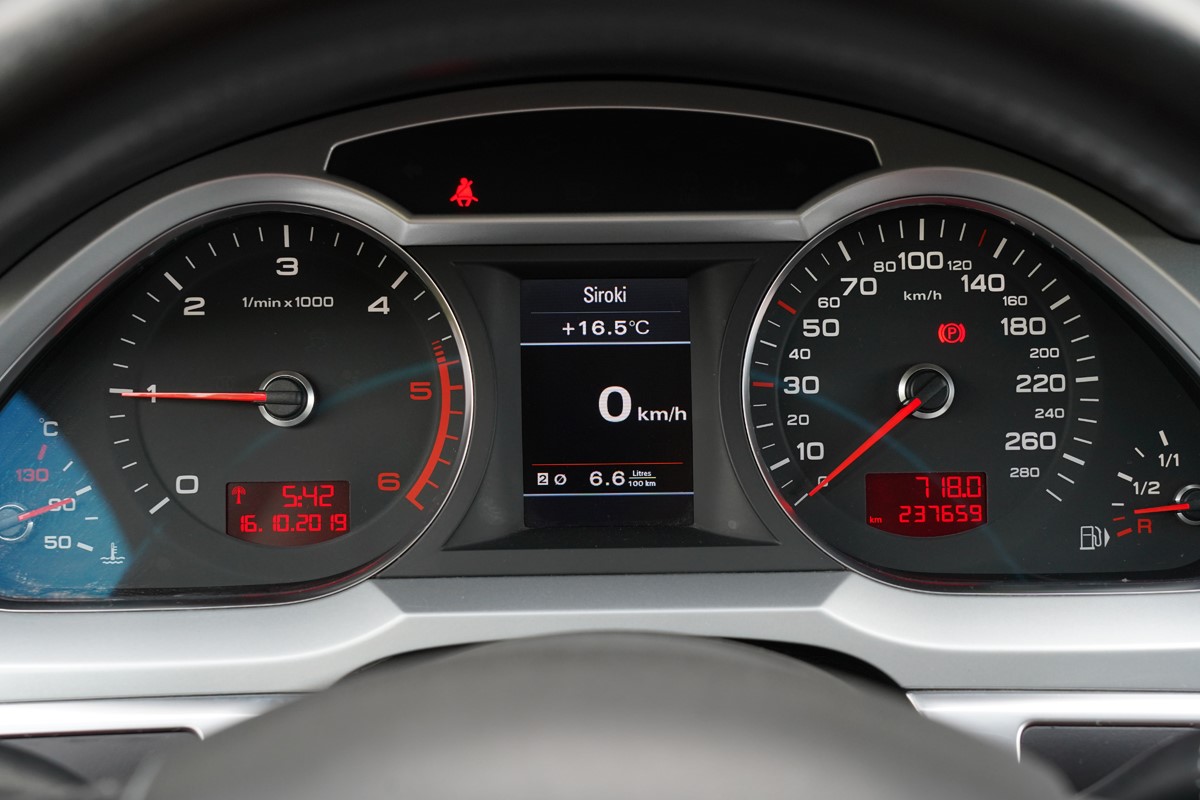 Audi A6
 2,0 TDI
