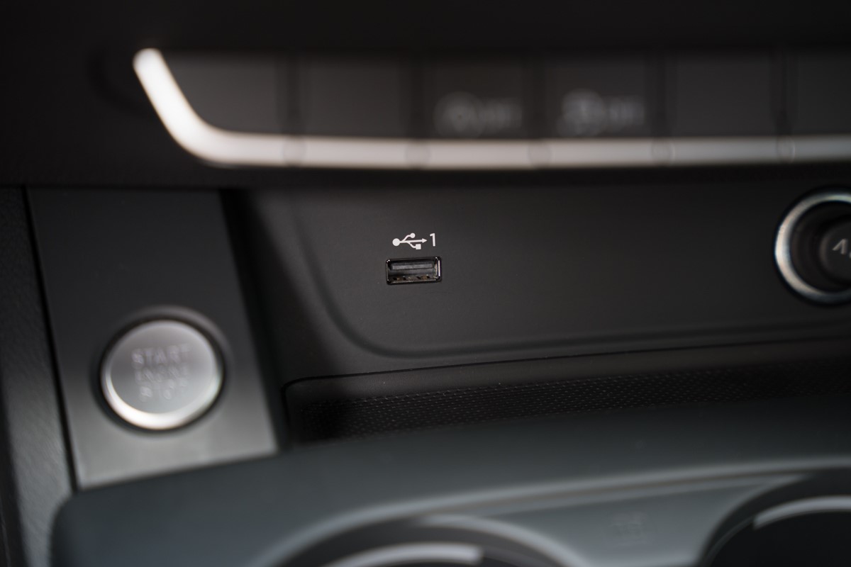 Audi A4
 2.0 TDI