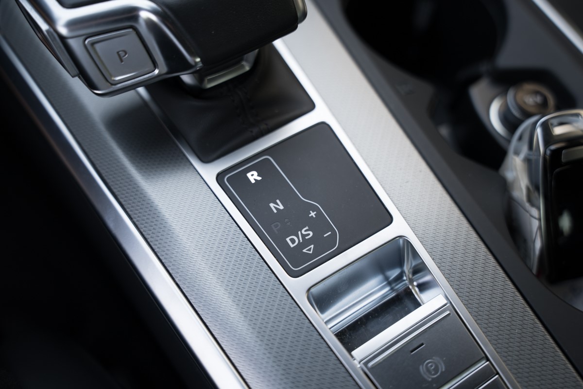 Audi A6
 2.0 TDI S line