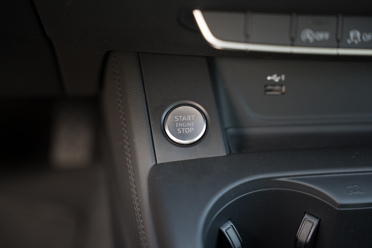 Audi A4
 35 TDI S-Tronic