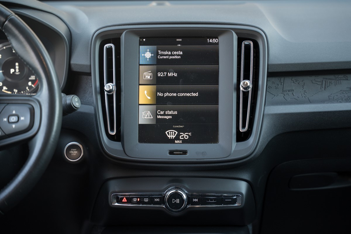 Volvo
 XC40 2.0 D D3