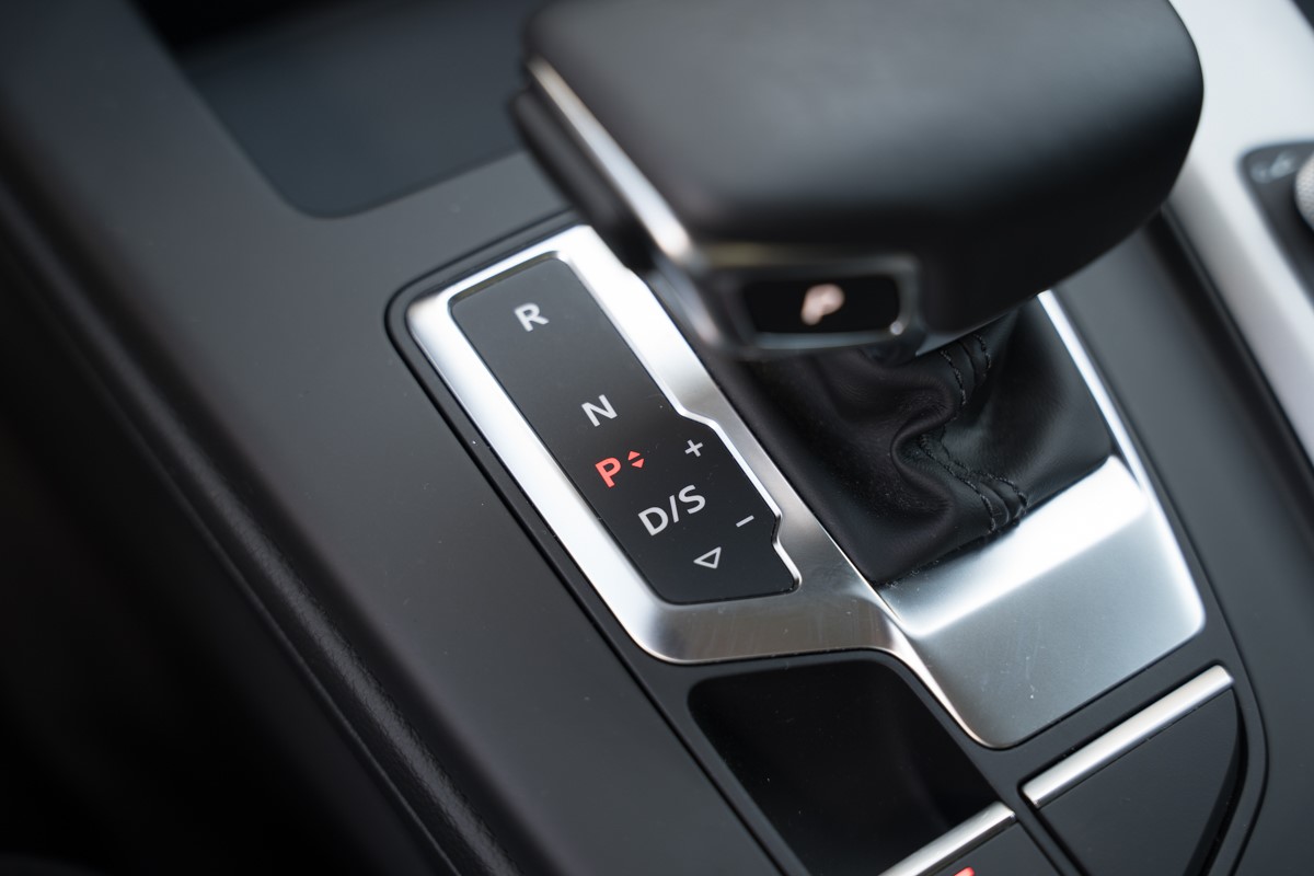 Audi A4
 30 TDI 