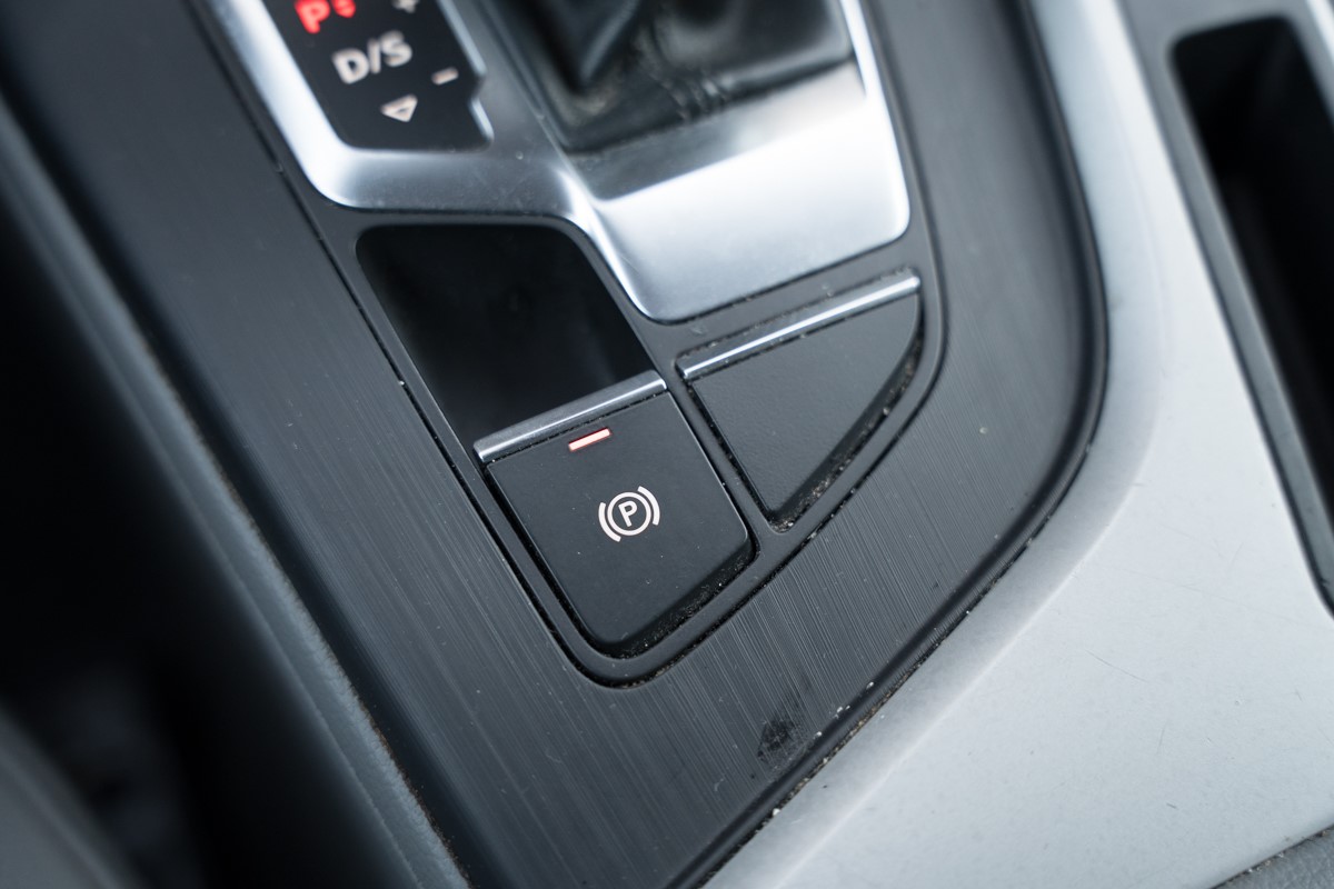 Audi A4
 35 TDI S-tronic Bussines Line