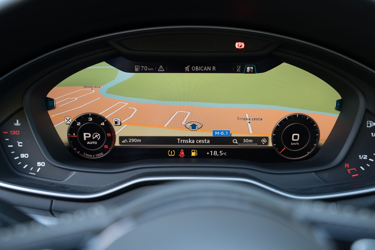 Audi A4
 2.0 TDI S line