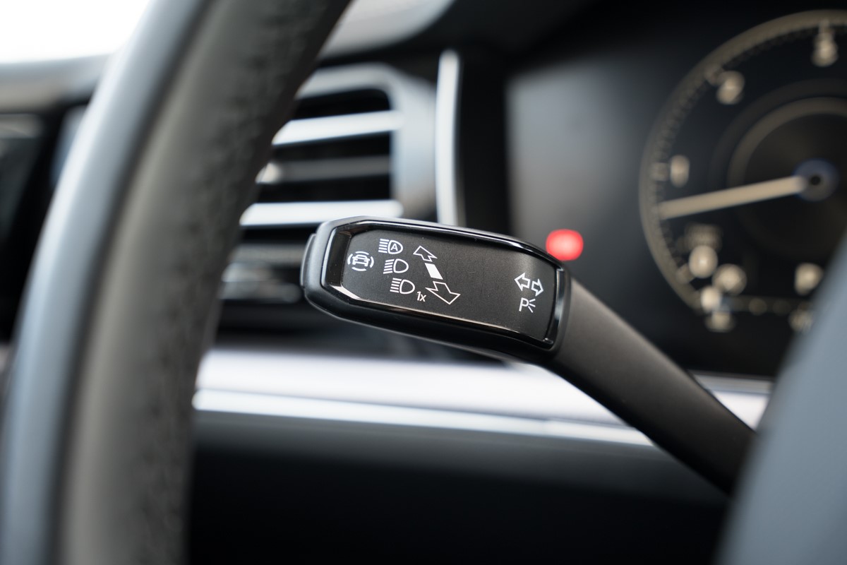 Volkswagen Touareg
 3.0 TDI R line 4MOTION