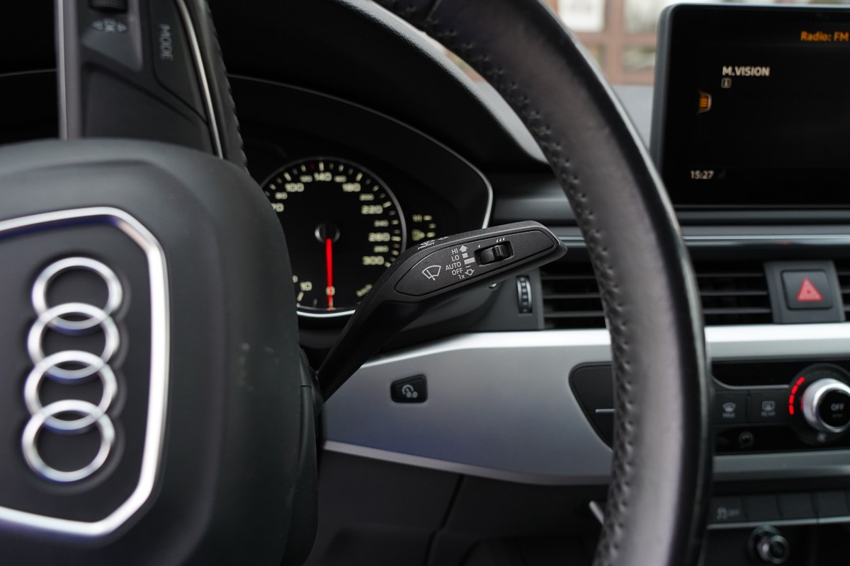 Audi A4
 2.0 TDI