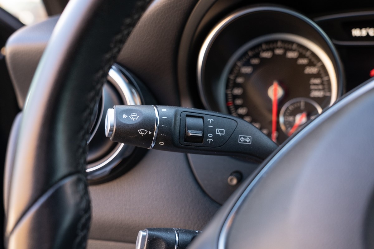 Mercedes-Benz GLA 200d Business
