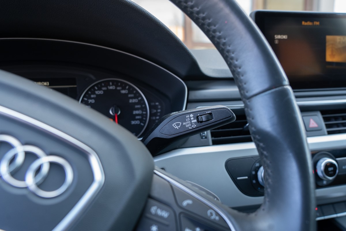 Audi A4
 35 TDi Stronic Business Line