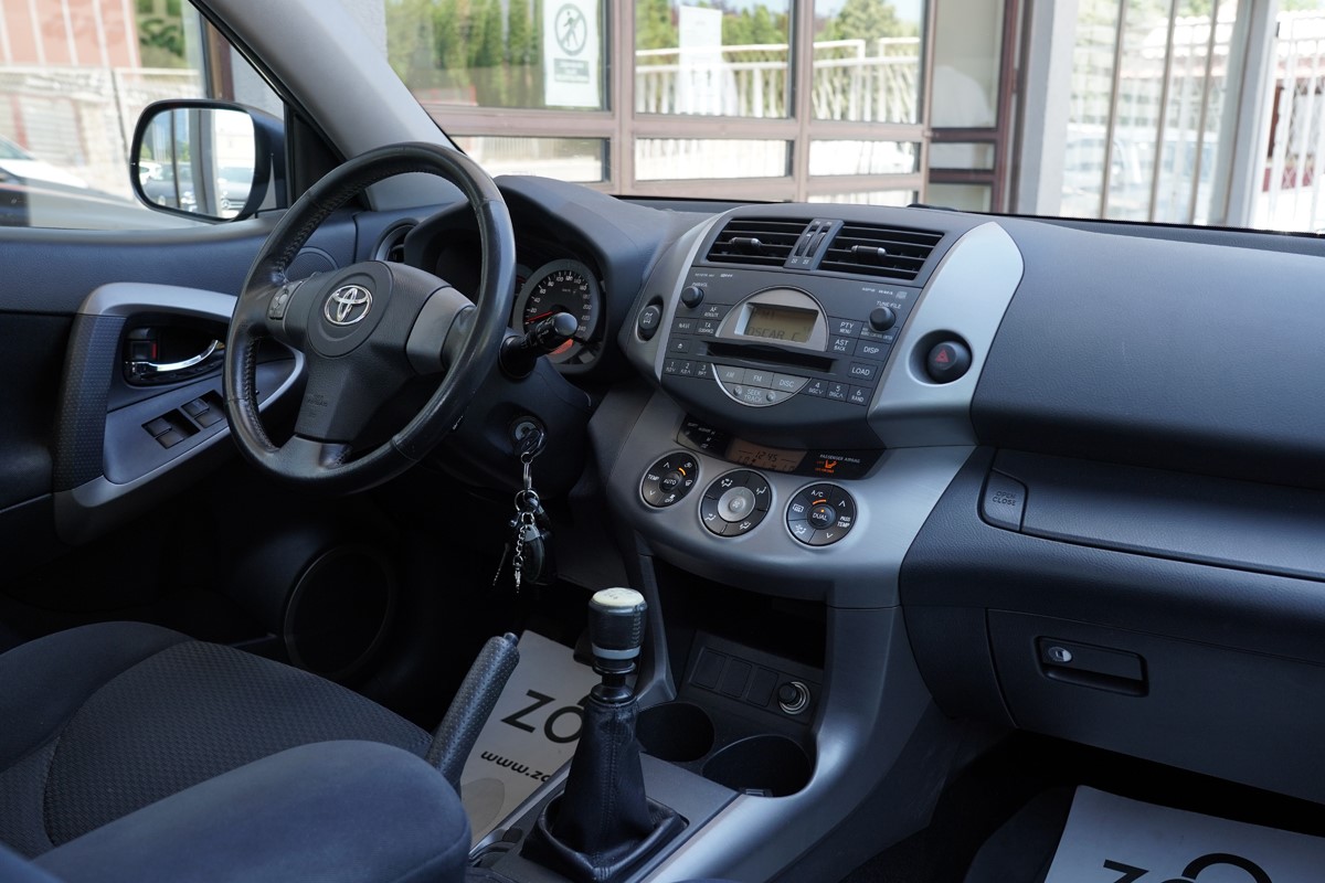 Toyota
 RAV4
 2,2 D