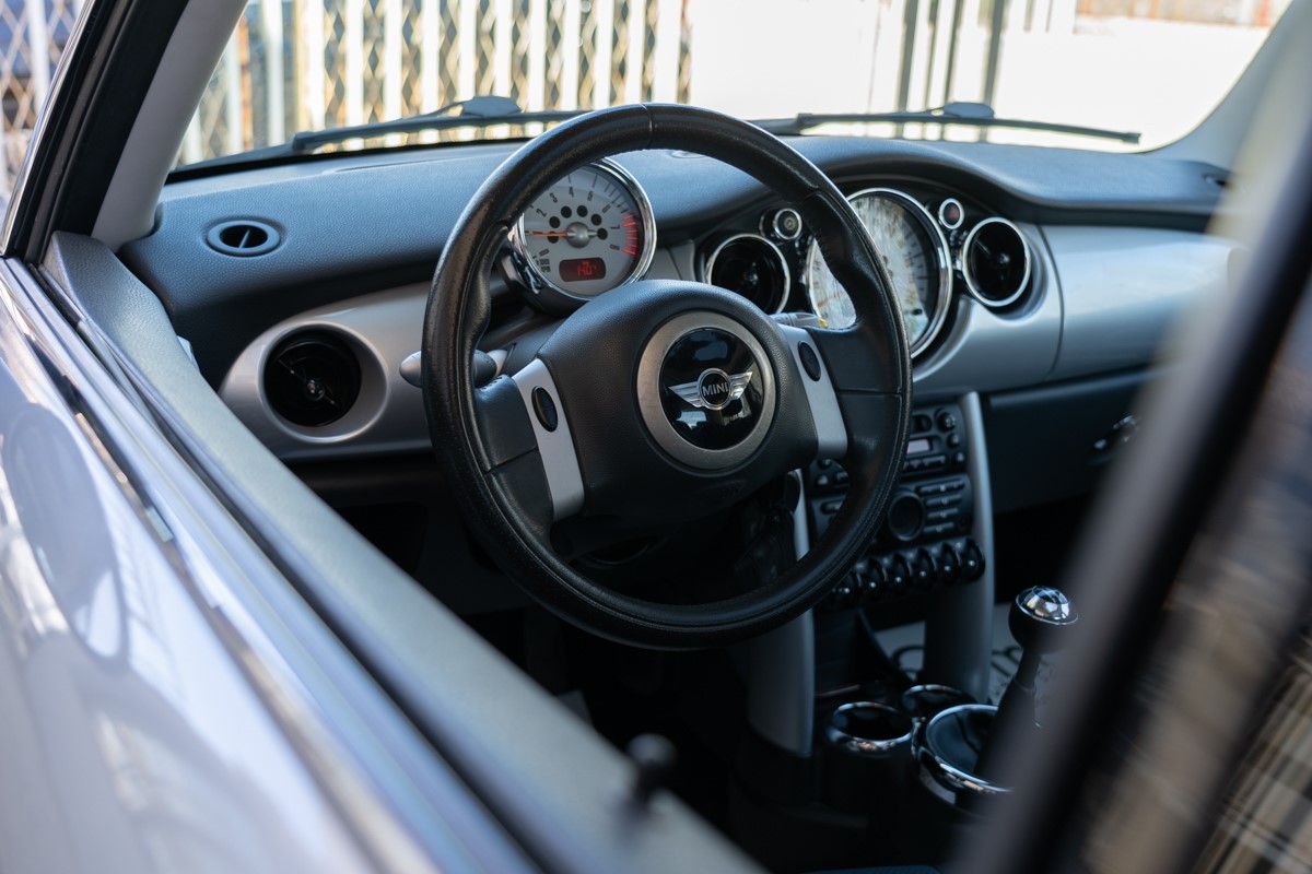 MINI
 Cooper 
 1,6 Benzin