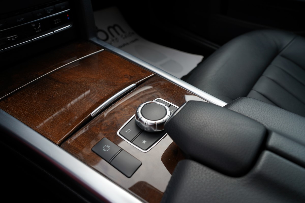 Mercedes-Benz E-Class
 220 CDI