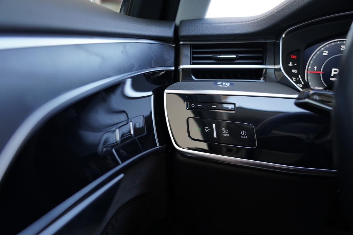 Audi A8
 50 TDI Quattro Tiptronic