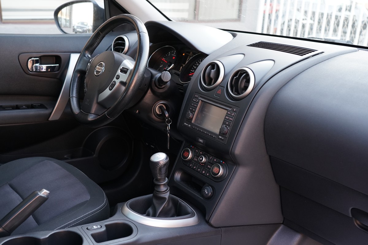 Nissan
 Qashqai 1,6 DCI