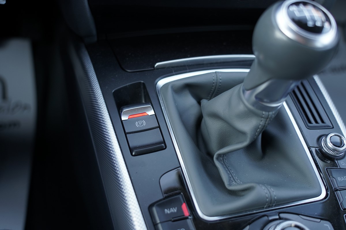 Audi A4
 2.0 TDI