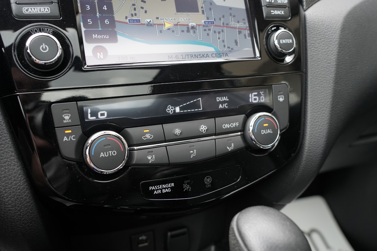 Nissan
 X-TRAIL 1,6 DCI
