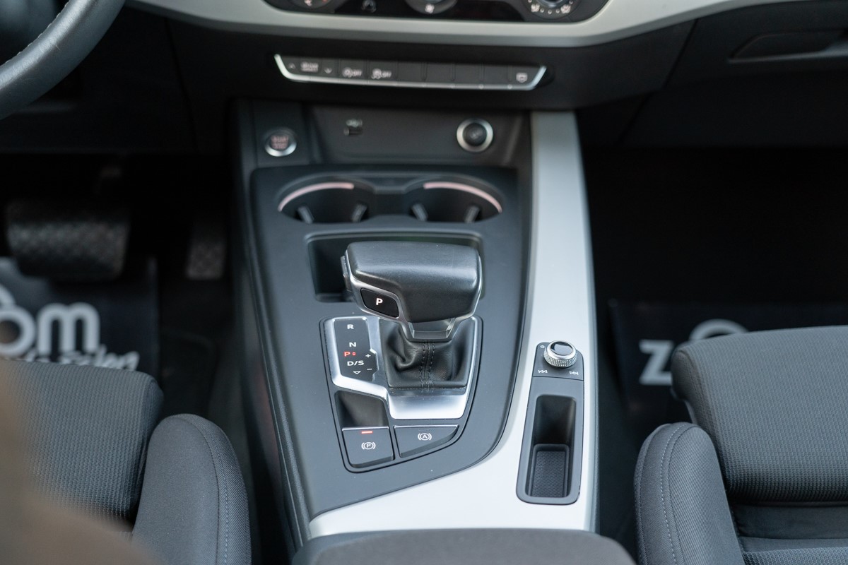 Audi A4
 30 TDI