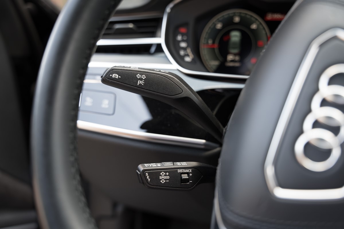 Audi A8
 3.0 TDI S line QUATTRO