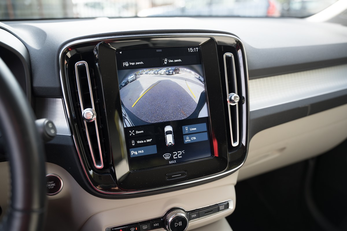 Volvo
 XC40 2.0 D