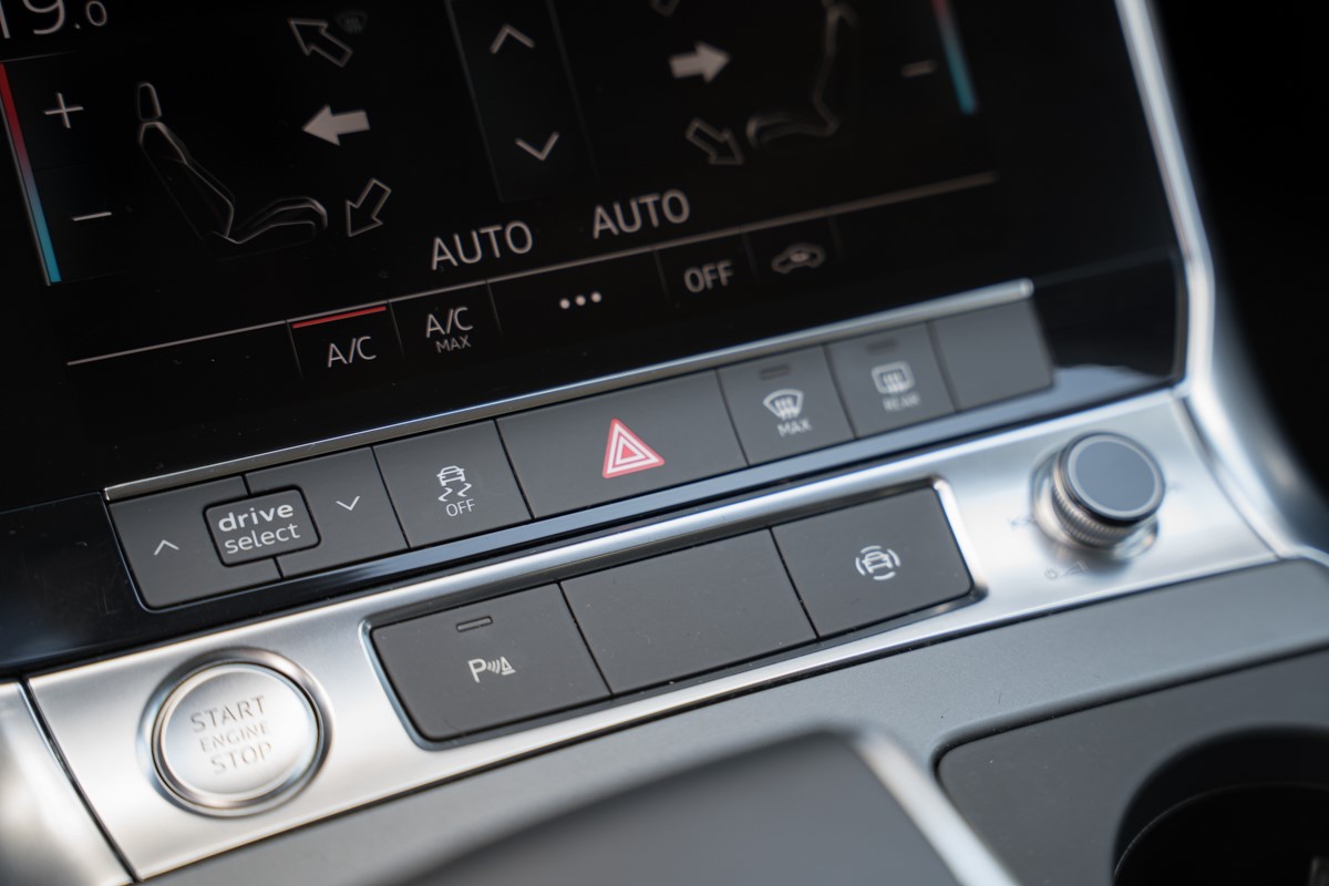 Audi A6
 40 TDI S-tronic QUATTRO