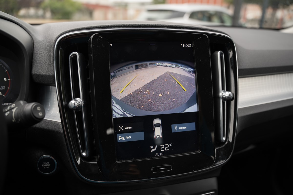 Volvo
 XC40 2.0 D D3
