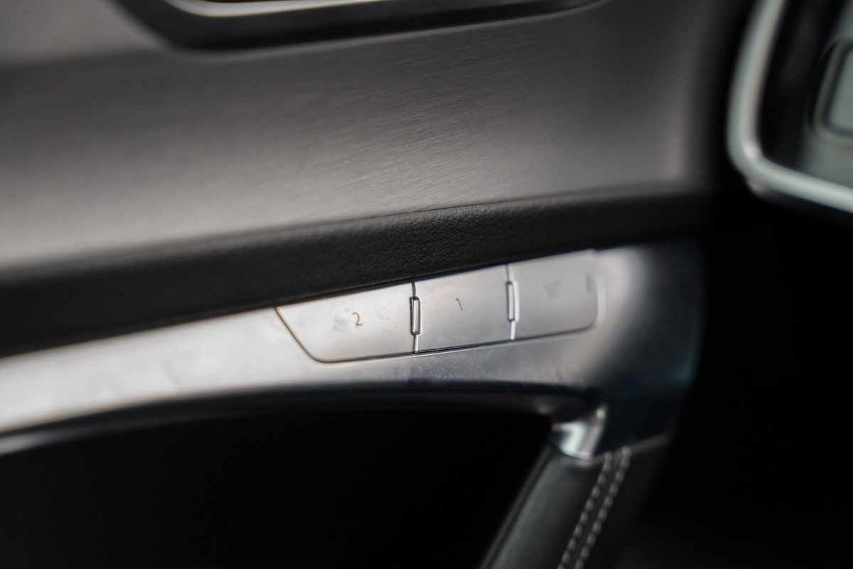 Audi A6
 55 TFSI E S line QUATTRO