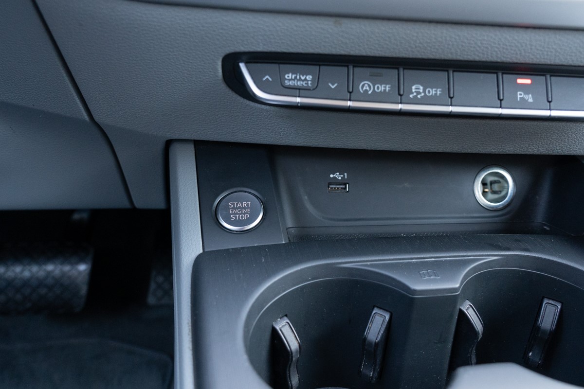 Audi A4
 35 TDi Stronic Business Line